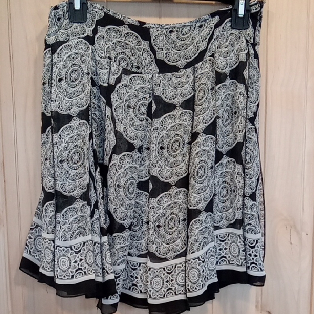 Elegant Black and White Patterned Skirt